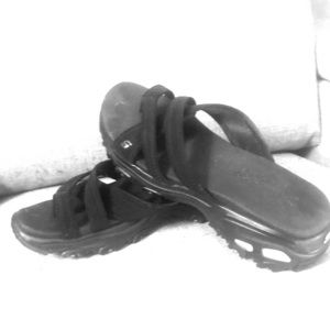 Sketchers Yoga Foam Sandals